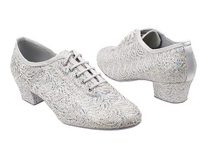 2001 141 White with 1.5" Medium Heel in the photo 